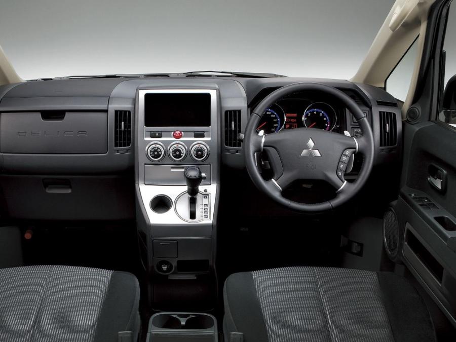 Торпедо Mitsubishi Delica D:5 2007 года  (фото 28 из 31)